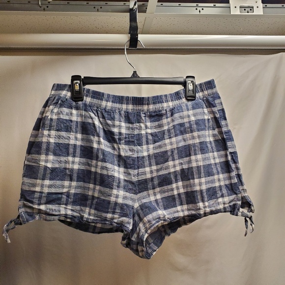 2for$20 BCBGeneration plaid flowly summer short shorts navy blue white summer LG - Picture 1 of 3